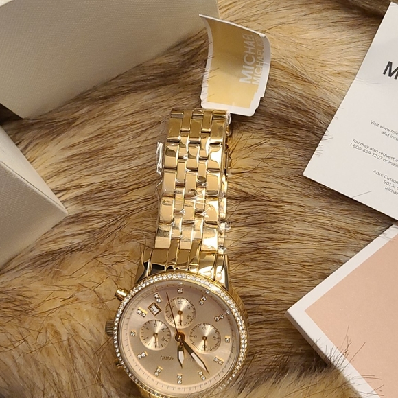 Beautiful New Michael Kors Watch - Picture 5 of 7